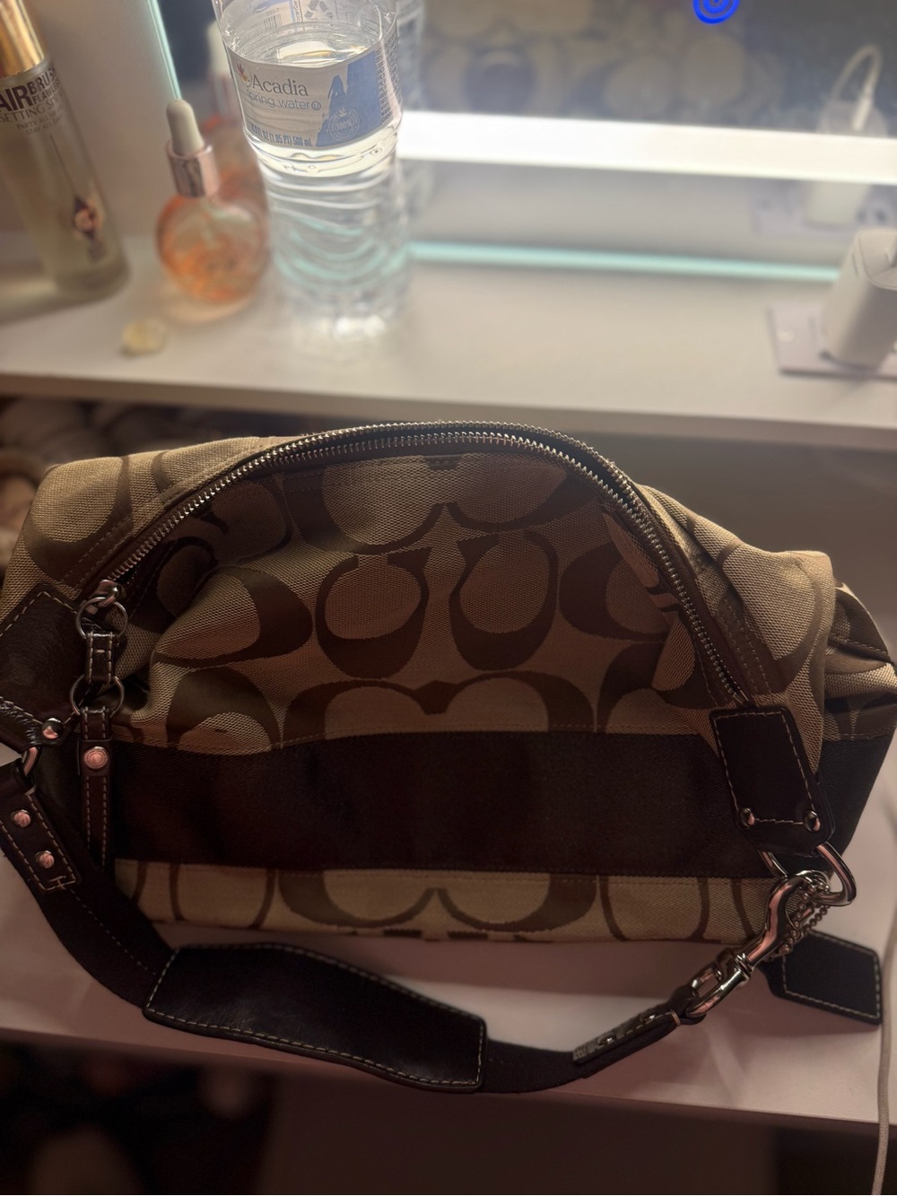 Vintage Authentic COACH Women's Signature Canvas Shoulder Bag in Khaki/Brown - Picture 3 of 8